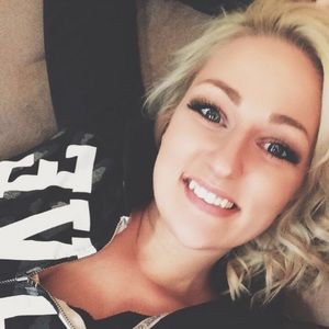 Meet your Posher, Cassandra